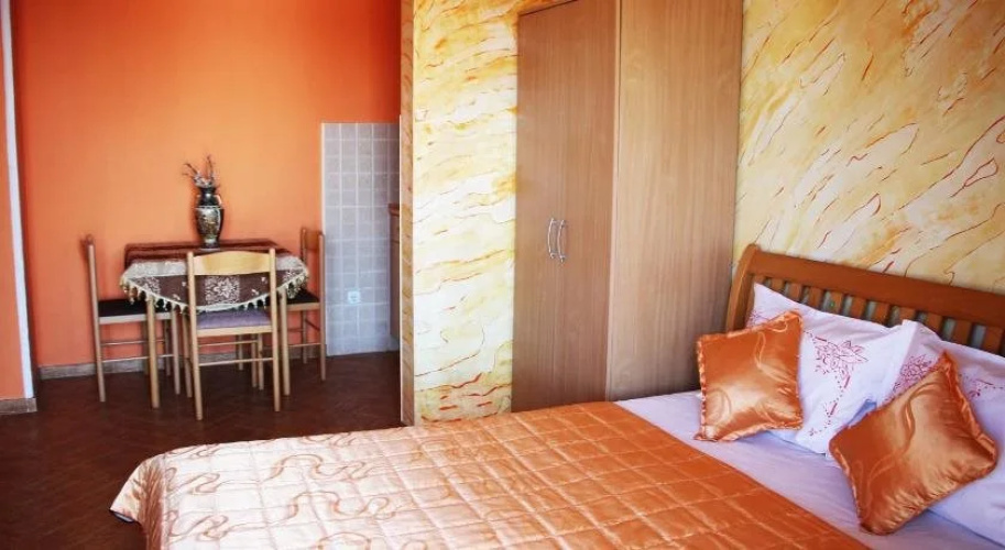 Alvanita Apartments
