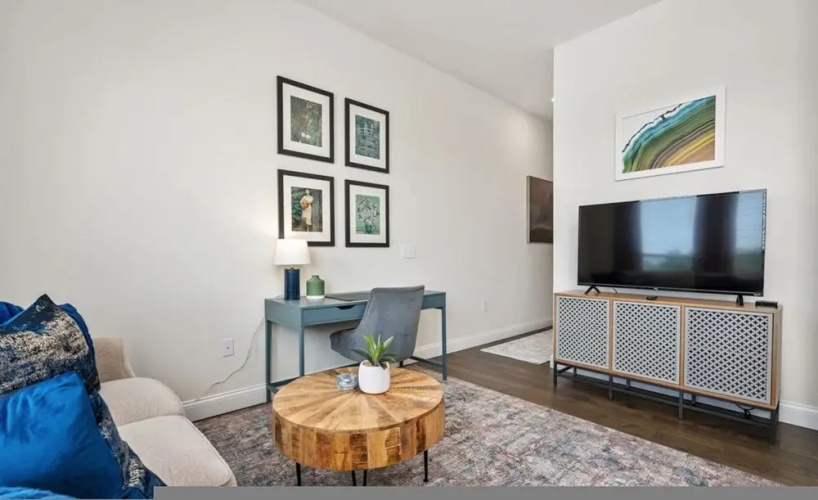 Top Floor 1BR At Luxe23