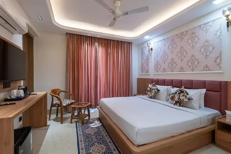 Qotel Signature - Golf Course Road