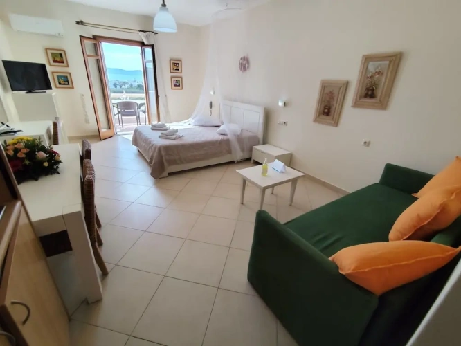 Standard Triple room