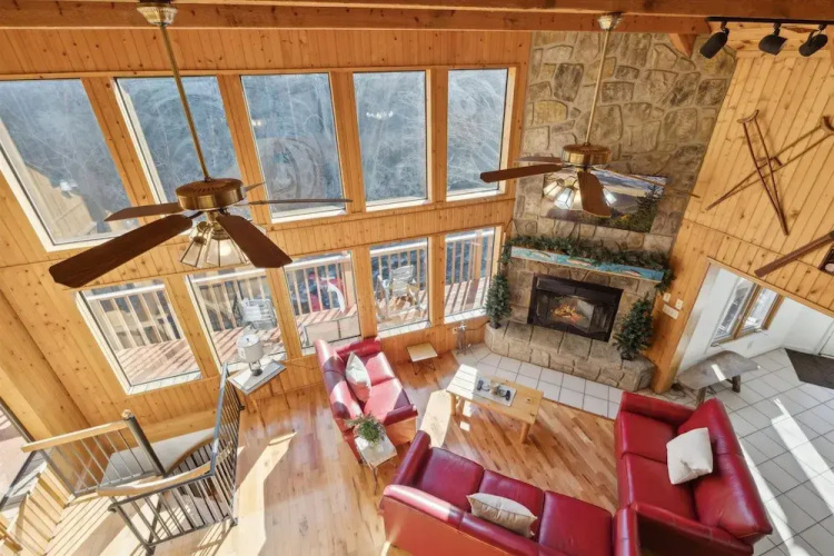 Very Secluded Breathtaking Riverfront Game Room