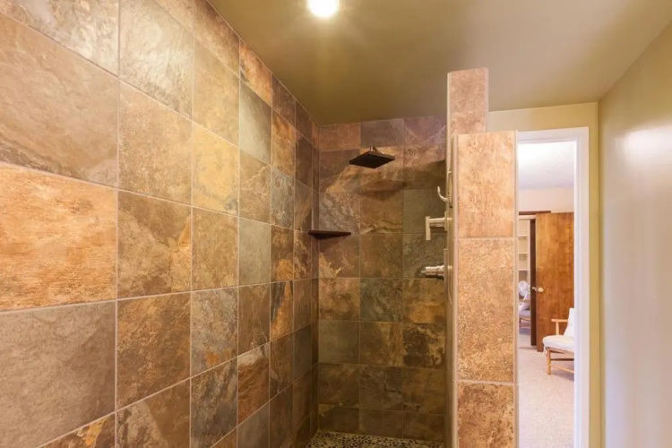 Heartbreak-Rvr/Mt View-4BR/2BA