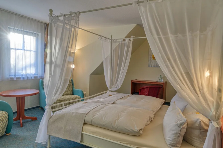 HOTEL alter Landsitz