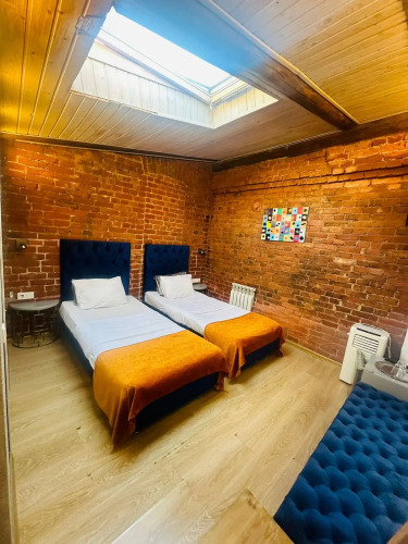 Двухместный номер Бюджет Мансарда двуспальная кровать