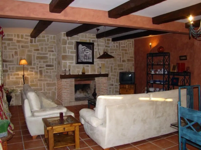 3 Bedrooms Cottage