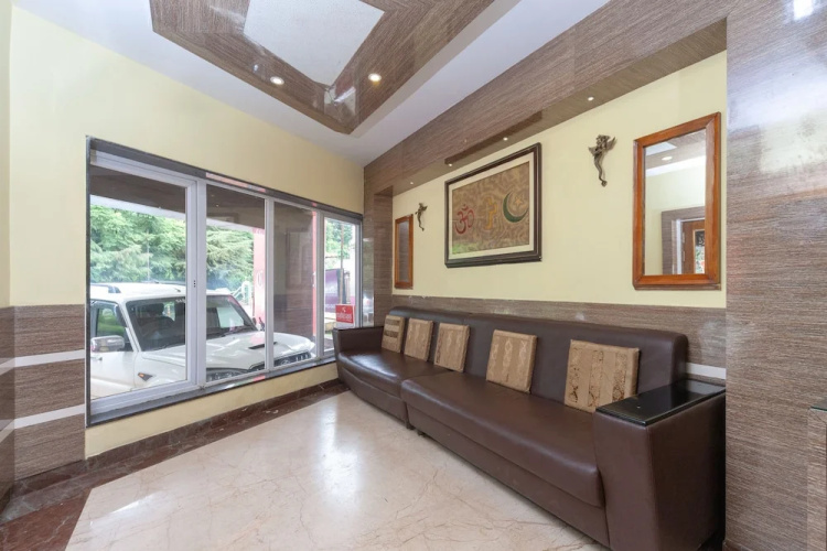 OYO 7987 Hotel Carnation