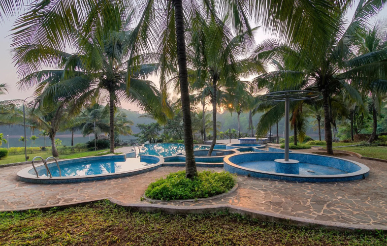 Shantai by the lake