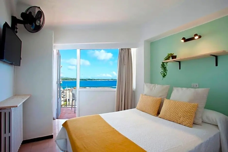 Standard room with partial sea view