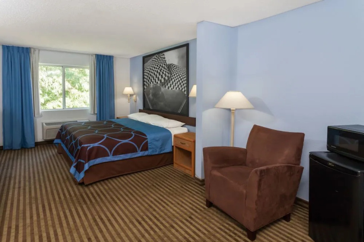 Super 8 Huntington