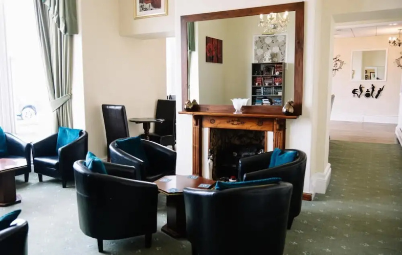 Four Oaks Hotel