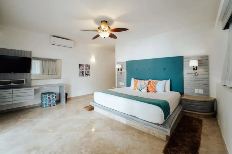 Villa Corona 6 BR Luxury Mansion
