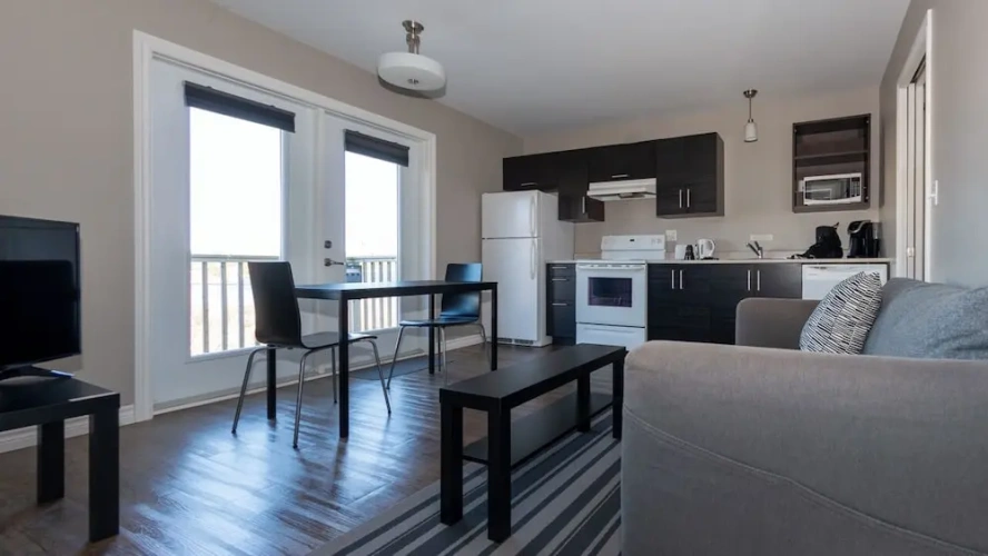 1 Bedroom Deluxe Suite with balcony and with partial ocean view