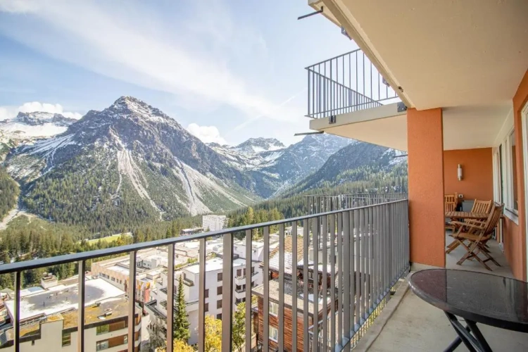 3 Bedrooms Apartment