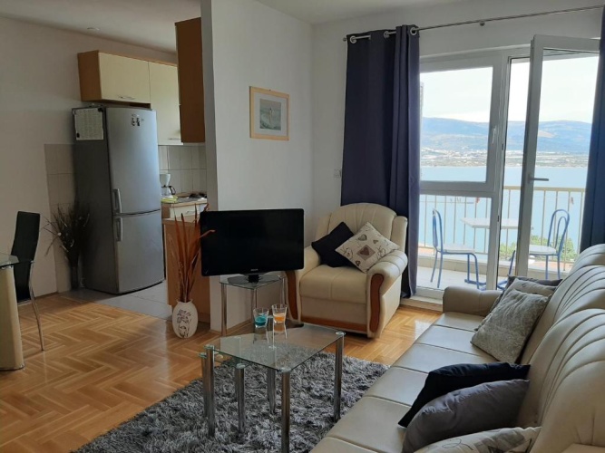 3 Bedrooms Apartment