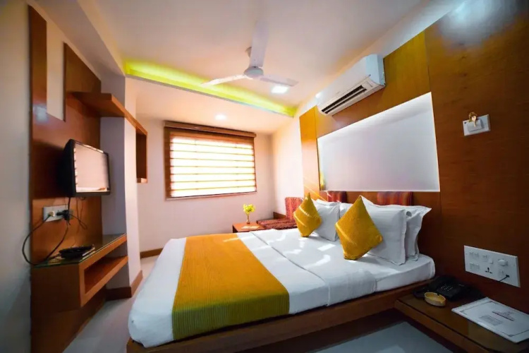 Hotel G K Palace