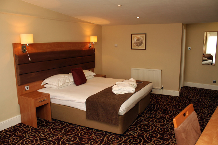 Legacy Rose and Crown Hotel