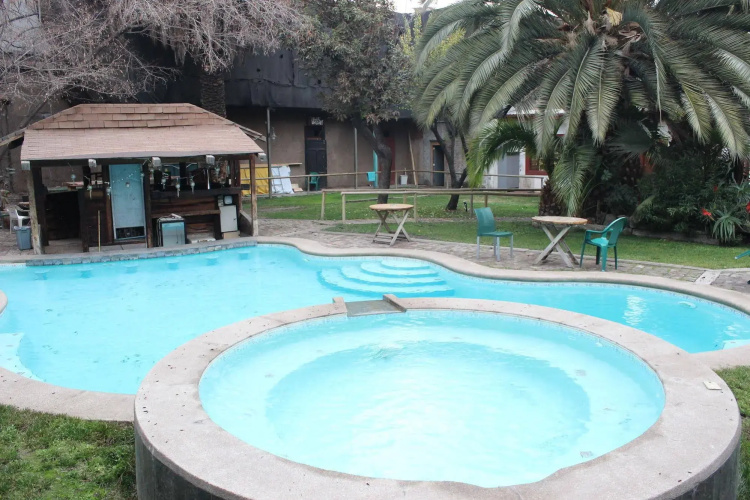 La Casa Roja Hostel