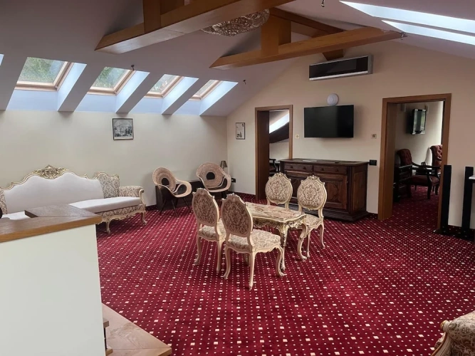 Deluxe Suite with mountain view