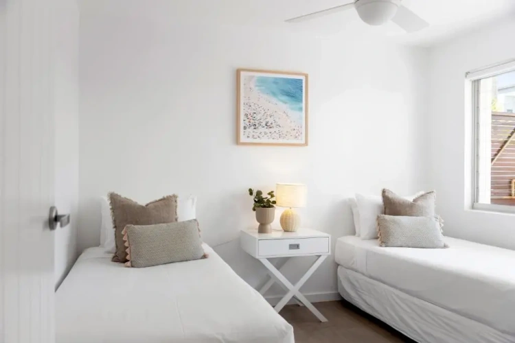 5 Bedrooms Cottage