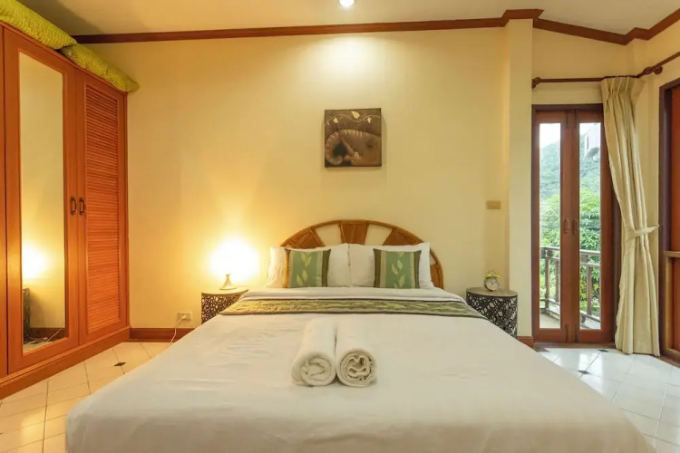Thai-Style Villa with Charm V114