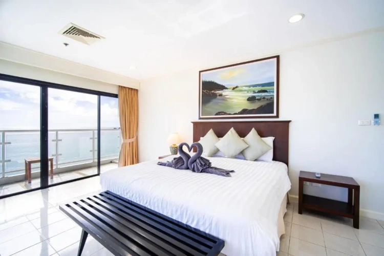 Apartment with sea view