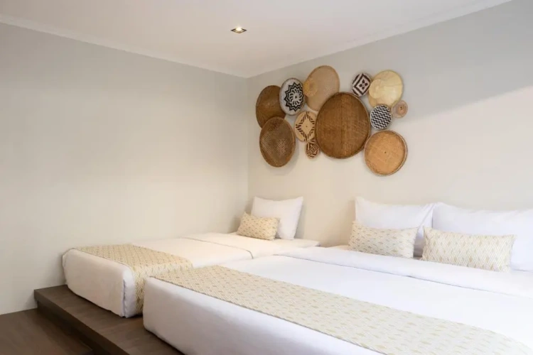 Standard Twin room with balcony