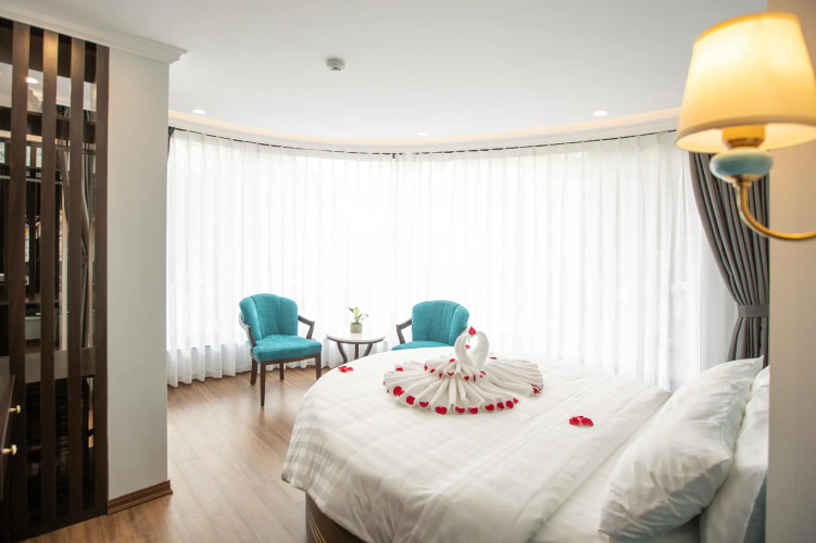 Hồng Vận Hotel