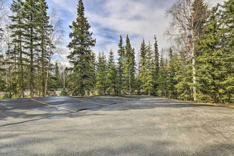 Hillside Anchorage Home by Hiking & Biking Trails!
