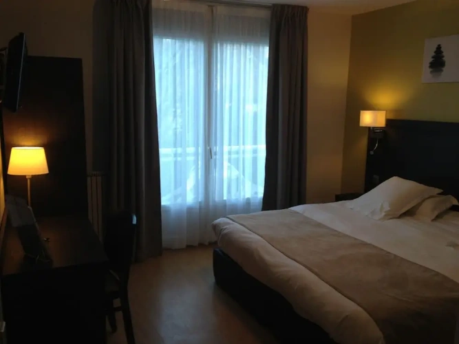 Standard Double room with city view