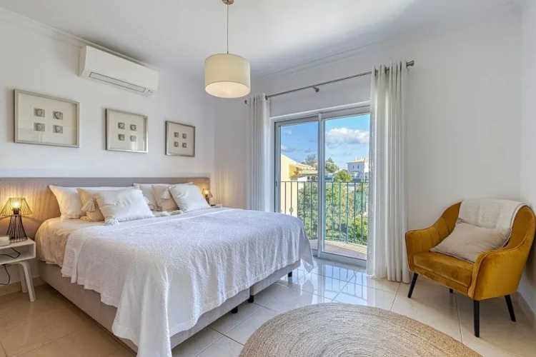 7 Boa Nova Immaculately Presented TWO Storey TOW