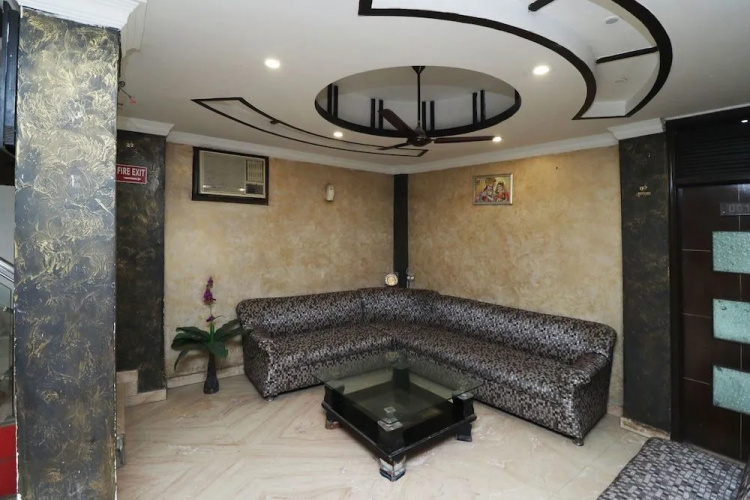OYO 27596 Hotel Parkash Dx