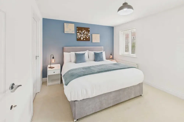 Host Stay Clearwell Gardens