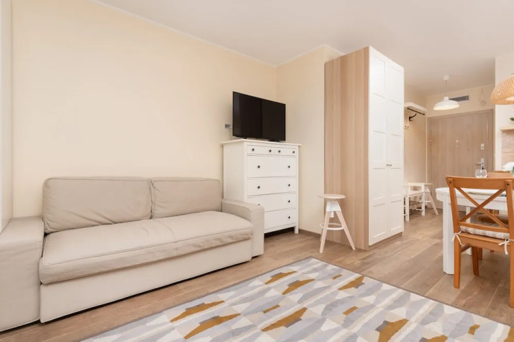 Beige Studio for 4 in Gdynia by Renters