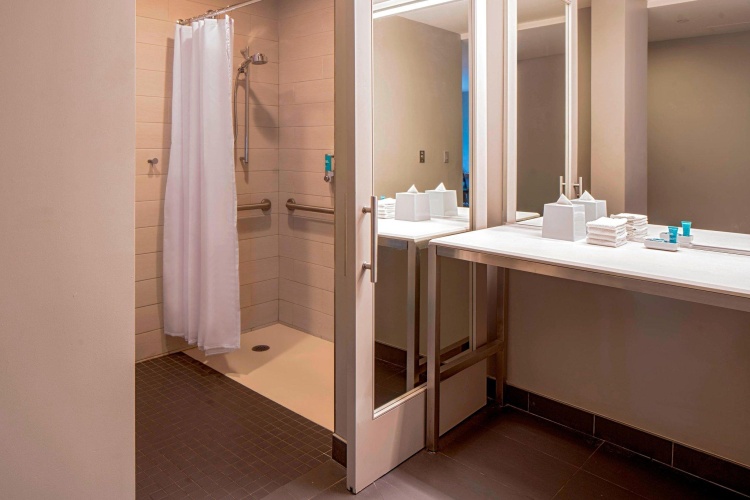 Standard Quadruple room with city view