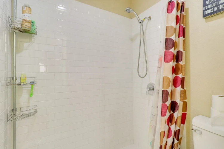 Austin Condo w/ Pool Access: 5 Mi to Downtown!