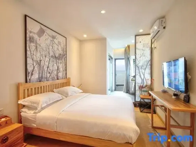 Standard Double room with balcony and with partial sea view