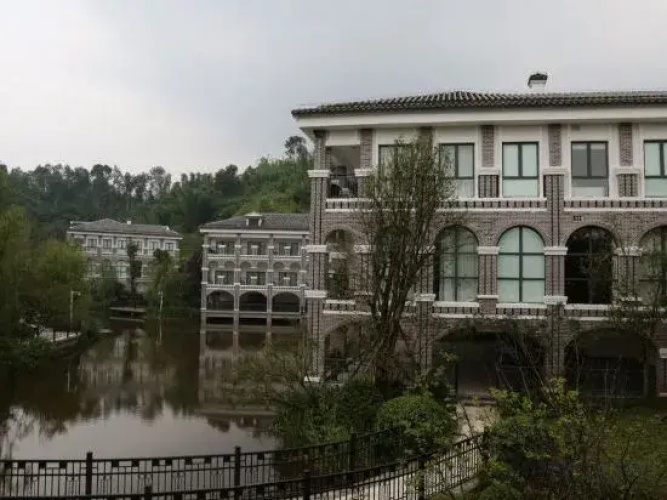 Chishui Yangtze Peninsula Hotel