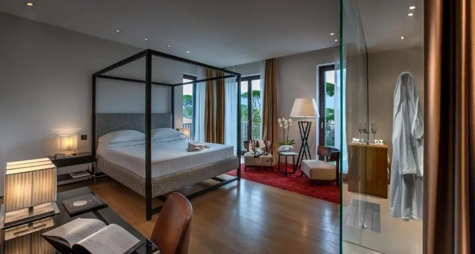Alcove Deluxe Double room