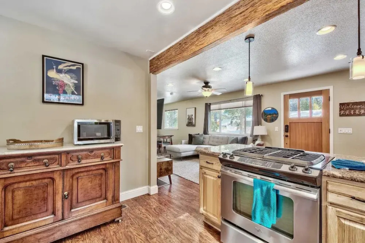 Dancing Bear Cabin Pet Friendly, Sleeps 4, Totally Cute!