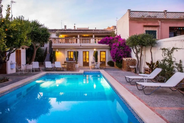 6 Bedrooms Cottage