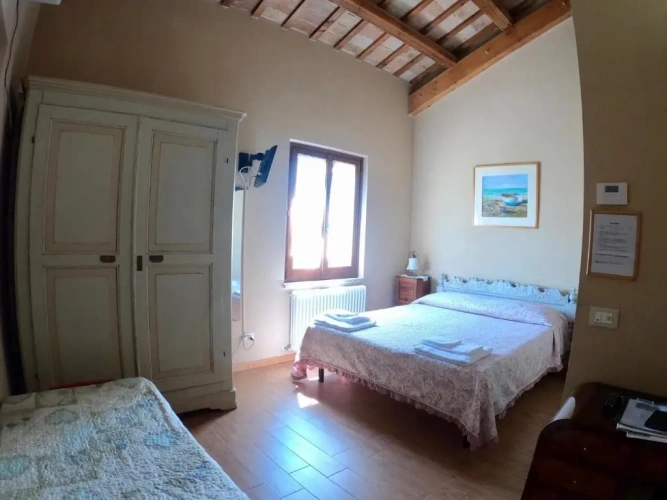 Standard Triple room