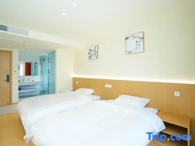 Standard Twin room with river view