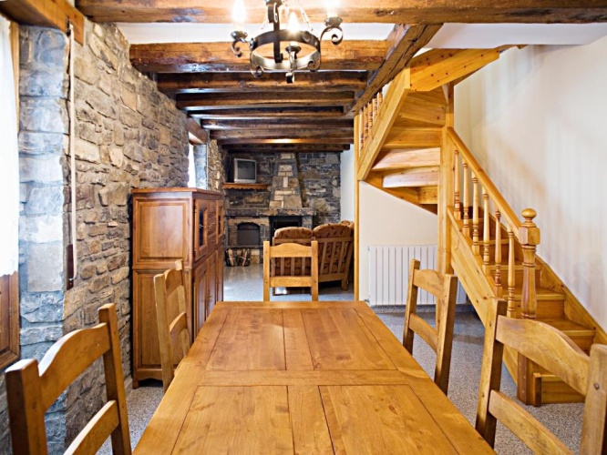 3 Bedrooms Apartment