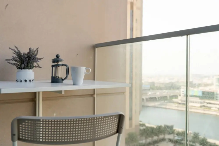 Whitesage - Fabulous Canal Views from This Waterfront Luxe Apt
