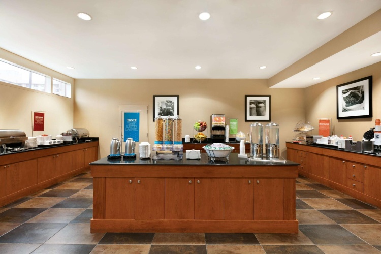 Hampton Inn New York - LaGuardia Airport photo 31