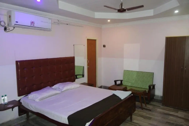 Standard Triple room