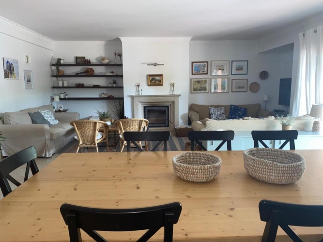 4 Bedrooms Cottage
