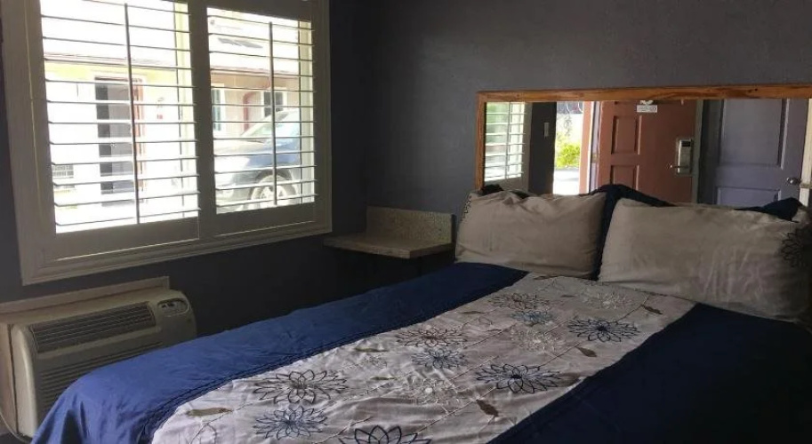 One Ten Motel