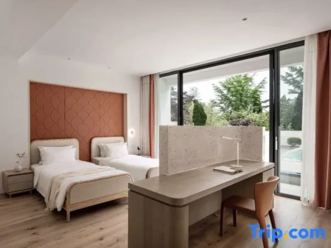 5 Bedrooms Suite