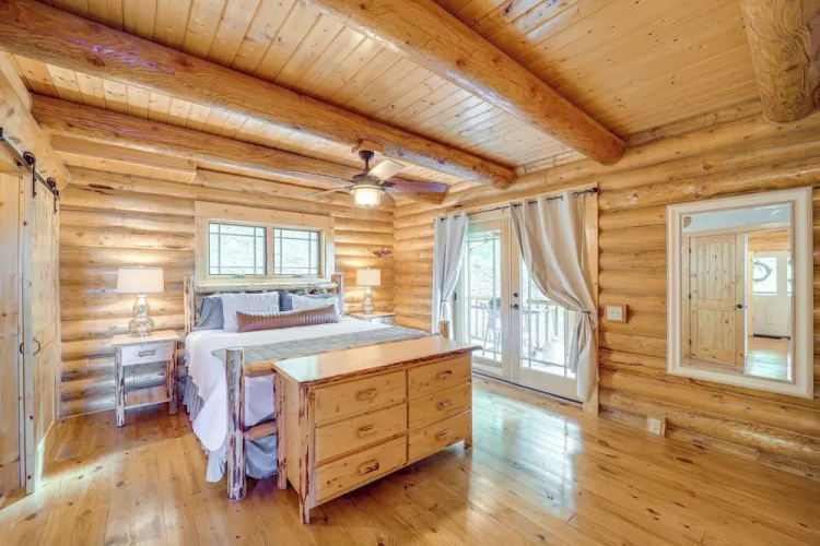 Stunning Cabin w/ Fire Pit in Banner Elk!